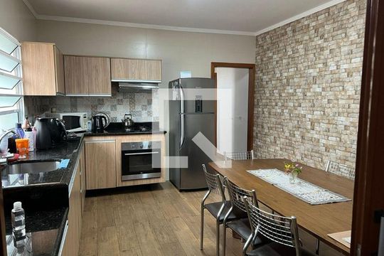 Casa à venda com 3 quartos, 153m² em Vila Inhamupe, Jundiaí