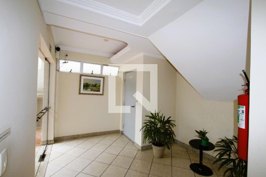 Hall de entrada de apartamento para alugar com 4 quartos, 240m² em Buritis, Belo Horizonte