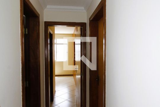 Corredor de apartamento para alugar com 4 quartos, 240m² em Buritis, Belo Horizonte