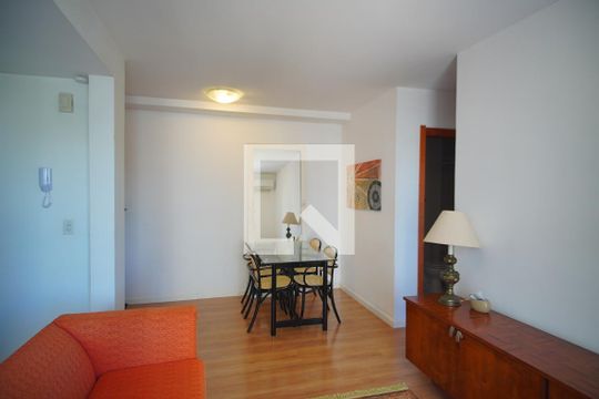 Sala de apartamento para alugar com 2 quartos, 56m² em Jardim Carvalho, Porto Alegre