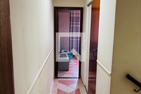 Corredor de casa à venda com 2 quartos, 142m² em Jardim Marcel, São Paulo