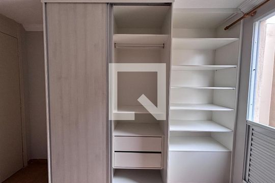 Quarto 1 de apartamento para alugar com 2 quartos, 42m² em Conjunto Promorar Raposo Tavares, São Paulo