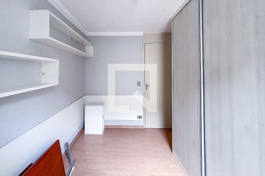 Quarto 1 de apartamento para alugar com 2 quartos, 42m² em Conjunto Promorar Raposo Tavares, São Paulo