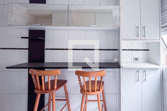 Cozinha  de apartamento à venda com 2 quartos, 42m² em Conjunto Promorar Raposo Tavares, São Paulo