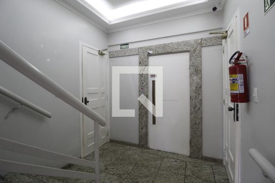 Corredor de apartamento à venda com 3 quartos, 78m² em Boa Vista, Porto Alegre