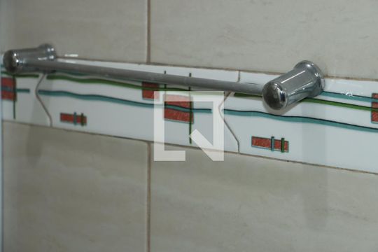 Banheiro Social de apartamento para alugar com 2 quartos, 65m² em Outeiro de Passárgada, Cotia