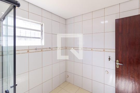 Banheiro de casa para alugar com 2 quartos, 85m² em Vila Silviania, Carapicuíba