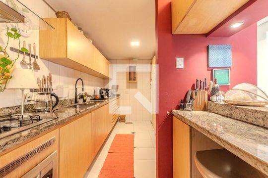 Cozinha de casa de condomínio para alugar com 3 quartos, 324m² em Três Figueiras, Porto Alegre
