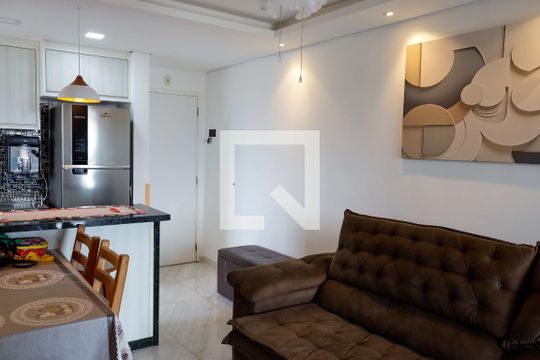 sala de apartamento à venda com 2 quartos, 55m² em Km 18, Osasco