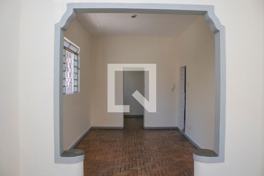 Sala de casa à venda com 5 quartos, 360m² em Santa Efigênia, Belo Horizonte