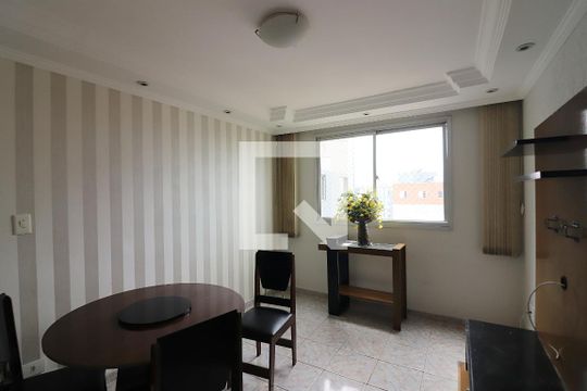 Sala  de apartamento para alugar com 2 quartos, 50m² em Santa Terezinha, São Bernardo do Campo