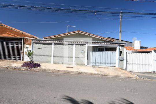 Fachada de casa à venda com 3 quartos, 169m² em Jardim São Gonçalo, Campinas