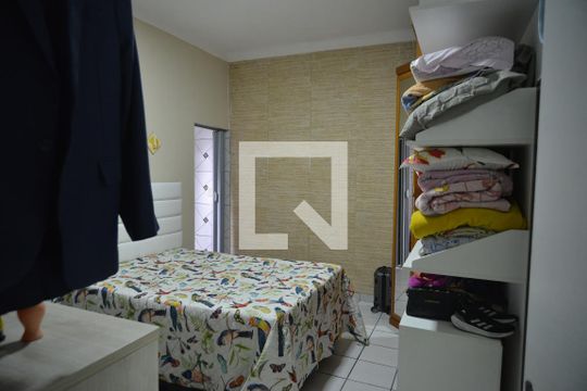 Casa à venda com 3 quartos, 160m² em Jardim Marek, Santo André