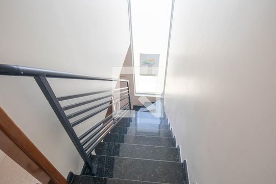 Escada de casa de condomínio à venda com 2 quartos, 65m² em Vila Gustavo, São Paulo