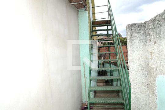 Escada de casa para alugar com 2 quartos, 40m² em Providência, Belo Horizonte