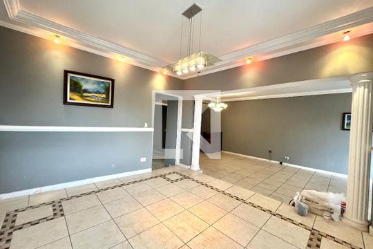 Sala de casa à venda com 5 quartos, 300m² em Parque Jabaquara, São Paulo