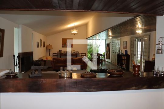 Sala de casa de condomínio para alugar com 5 quartos, 750m² em Chácara Eliana, Cotia