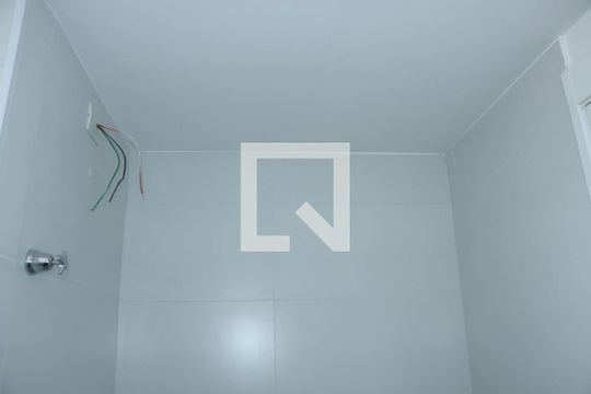 Banheiro de apartamento para alugar com 2 quartos, 52m² em Jardim de Lourdes, Embu das Artes