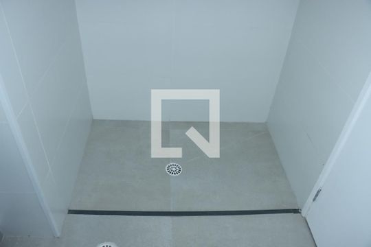 Banheiro de apartamento para alugar com 2 quartos, 52m² em Jardim de Lourdes, Embu das Artes