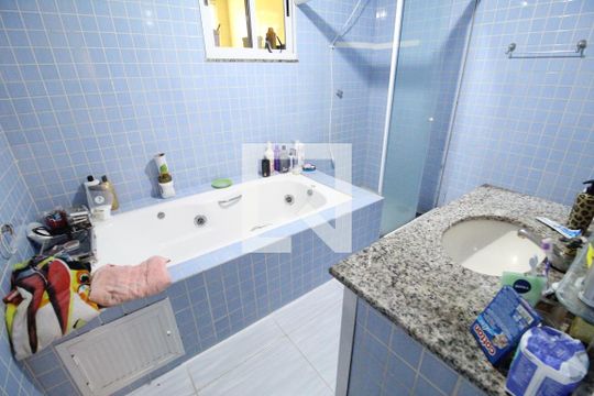 Banheiro da suíte 1 de casa de condomínio para alugar com 3 quartos, 260m² em Freguesia (jacarepaguá), Rio de Janeiro