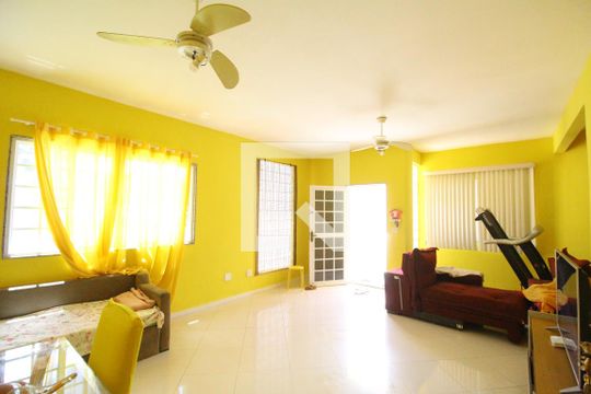 Sala de casa de condomínio para alugar com 3 quartos, 260m² em Freguesia (jacarepaguá), Rio de Janeiro