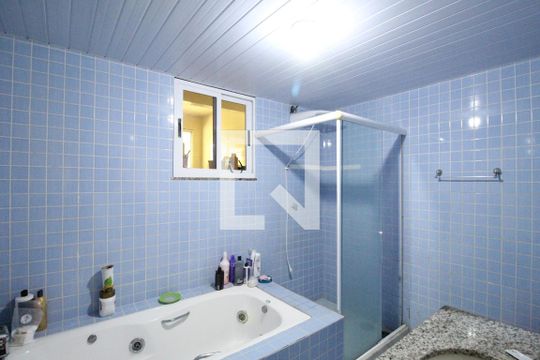 Banheiro da suíte 1 de casa de condomínio para alugar com 3 quartos, 260m² em Freguesia (jacarepaguá), Rio de Janeiro