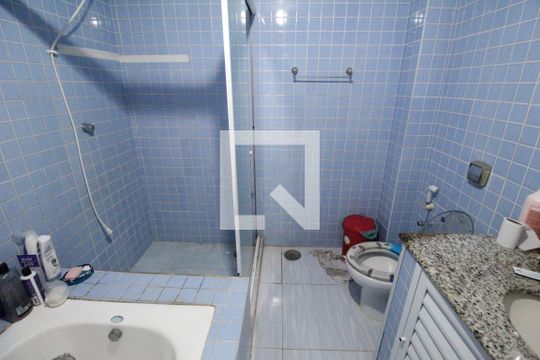 Banheiro da suíte 1 de casa de condomínio para alugar com 3 quartos, 260m² em Freguesia (jacarepaguá), Rio de Janeiro