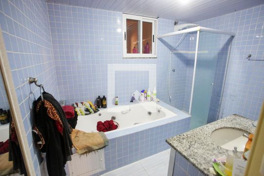 Banheiro da Suíte 1 de casa de condomínio para alugar com 3 quartos, 260m² em Freguesia (jacarepaguá), Rio de Janeiro