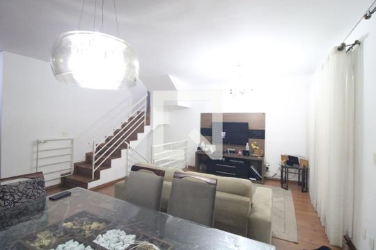Sala de casa de condomínio à venda com 3 quartos, 170m² em Vila Sofia, São Paulo