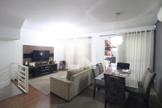 Sala de casa de condomínio à venda com 3 quartos, 170m² em Vila Sofia, São Paulo