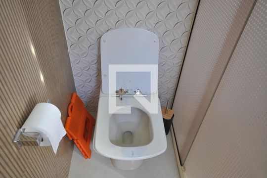 Banheiro do Quarto Suíte 1 de casa à venda com 5 quartos, 250m² em Vila Mazzei, São Paulo