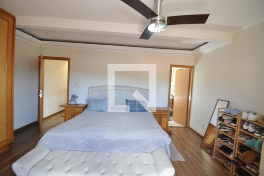 Quarto Suíte 1 de casa à venda com 5 quartos, 250m² em Vila Mazzei, São Paulo