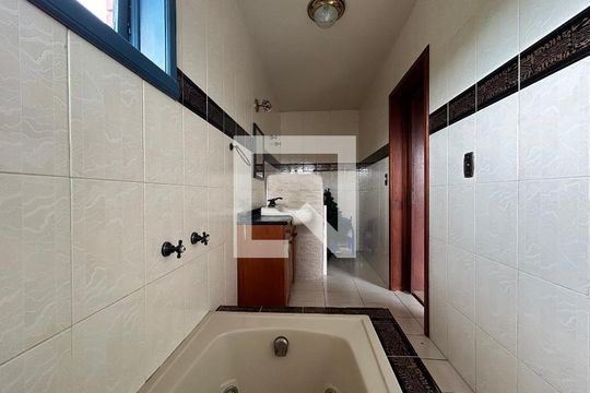 Banheiro de casa para alugar com 4 quartos, 290m² em Ideal, Novo Hamburgo