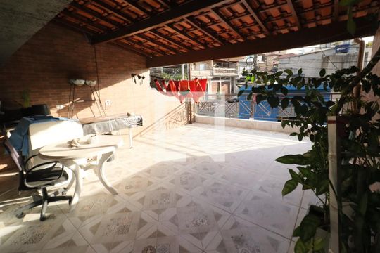 Varanda de casa à venda com 3 quartos, 150m² em Umuarama, Osasco