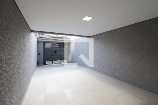 Garagem de casa à venda com 3 quartos, 144m² em Parque Maria Domitila, São Paulo