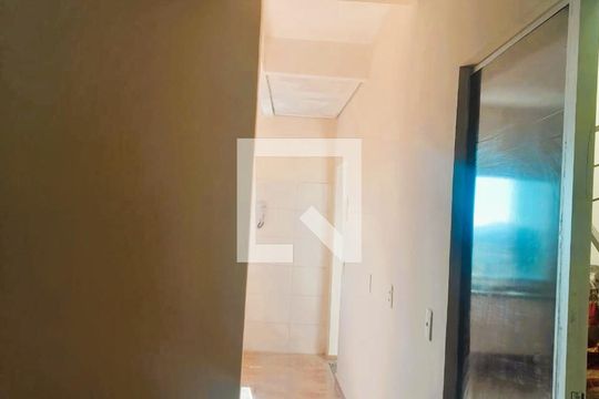 Corredor de apartamento para alugar com 2 quartos, 80m² em Jardim Vitória, Belo Horizonte