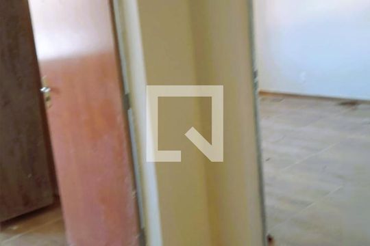 Corredor de apartamento para alugar com 2 quartos, 80m² em Jardim Vitória, Belo Horizonte