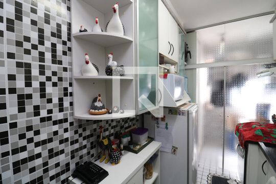 Cozinha de apartamento à venda com 3 quartos, 60m² em Vila Ivone, São Paulo