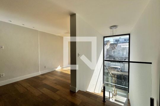 Sala (Segundo Andar) de casa de condomínio à venda com 3 quartos, 300m² em Jacarepaguá, Rio de Janeiro