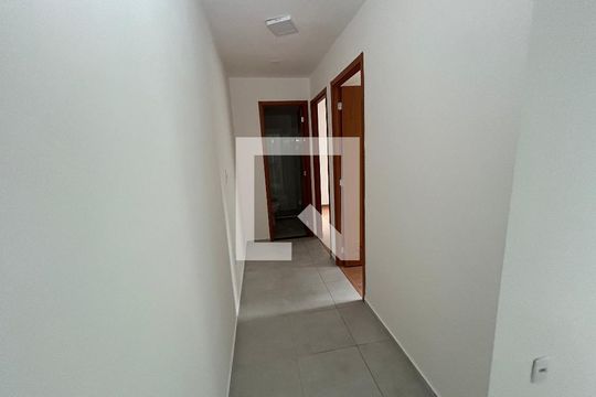Corredor de apartamento à venda com 2 quartos, 48m² em Del Castilho, Rio de Janeiro