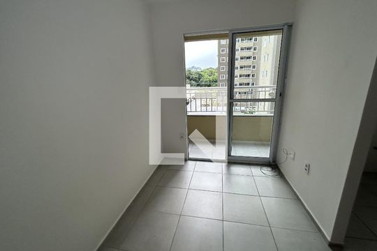 Sala de apartamento à venda com 2 quartos, 48m² em Del Castilho, Rio de Janeiro