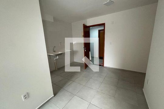 Sala de apartamento à venda com 2 quartos, 48m² em Del Castilho, Rio de Janeiro