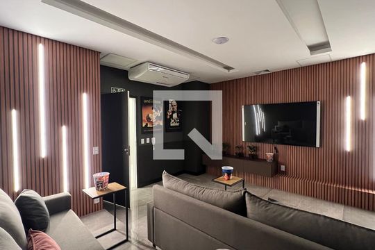 Cinema  de apartamento à venda com 2 quartos, 42m² em Pinheiros, São Paulo