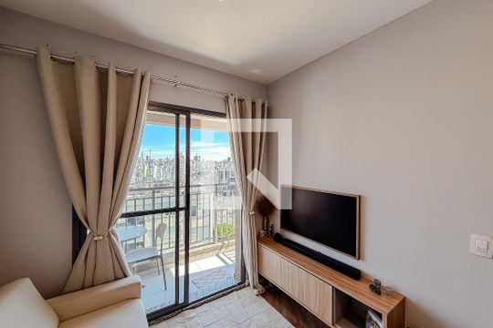 Sala de kitnet/studio para alugar com 1 quarto, 28m² em Liberdade, São Paulo