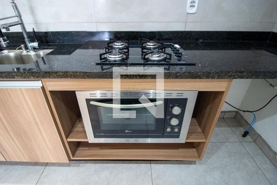 Cozinha de casa de condomínio para alugar com 2 quartos, 49m² em Residencial Cristal, Votorantim