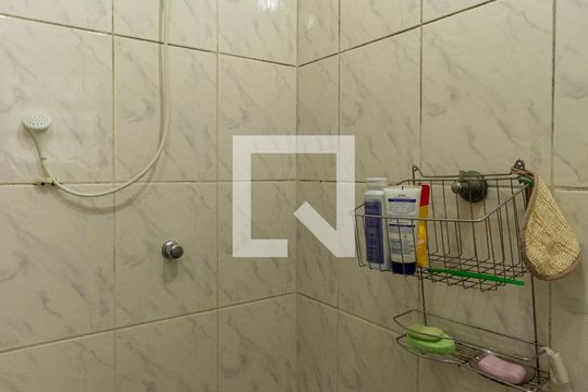 Banheiro da Suíte de casa de condomínio para alugar com 2 quartos, 150m² em Chácara Santo Antônio (zona Leste), São Paulo