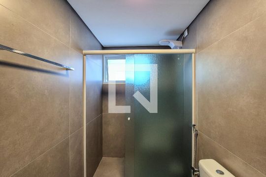 Banheiro de serviço de casa de condomínio à venda com 4 quartos, 464m² em Parque Terra Nova Ii, São Bernardo do Campo