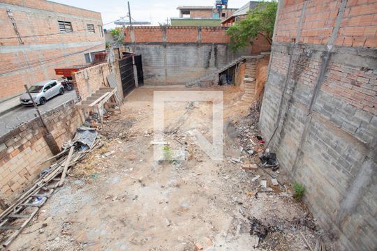 Quintal de casa à venda com 1 quarto, 200m² em Jardim Laguna, Contagem