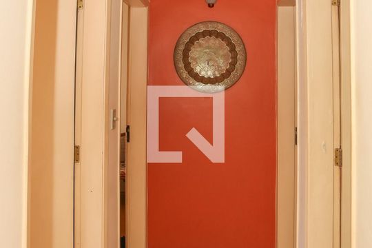 Corredor de apartamento à venda com 3 quartos, 92m² em Lapa, São Paulo