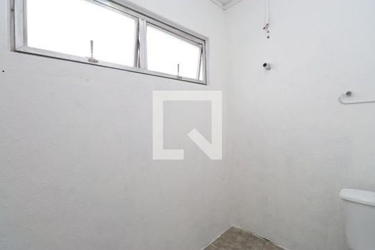 Banheiro de casa para alugar com 1 quarto, 55m² em Vila Ipojuca, São Paulo